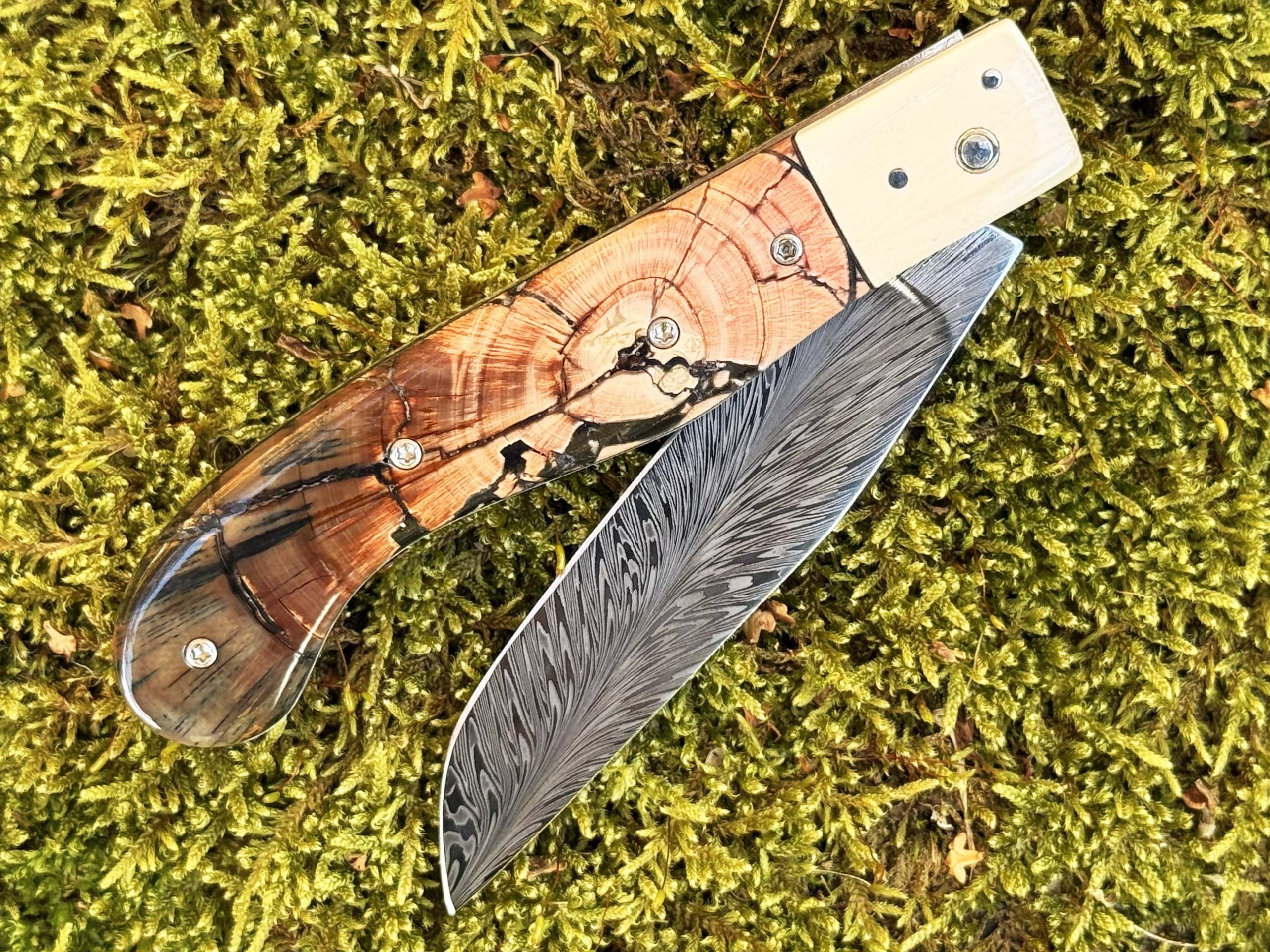 Yatagan 11.5 Cm Pulpe ivoire de mammouth Damas plume – Image 3