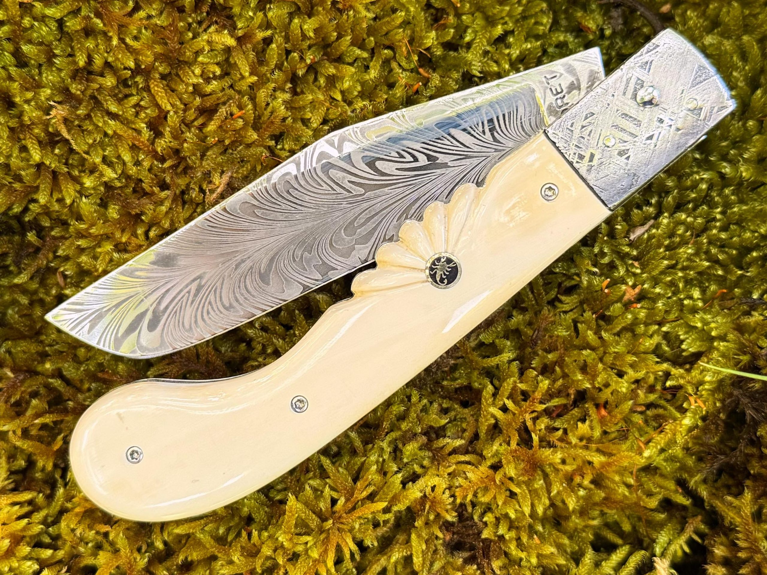 Interprétation Yatagan Pradel 13 Cm Mammouth blanc