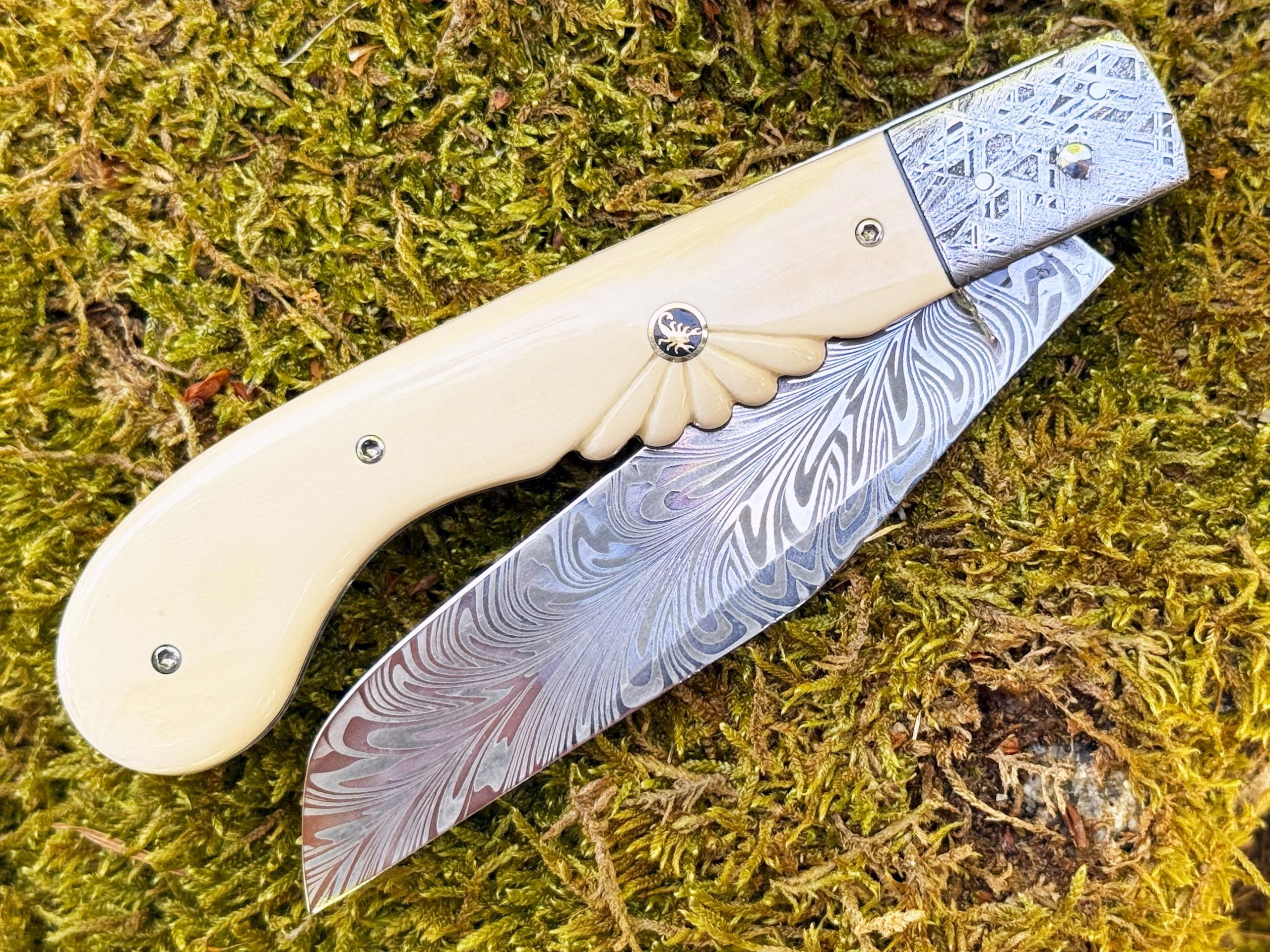 Interprétation Yatagan Pradel 13 Cm Mammouth blanc – Image 3